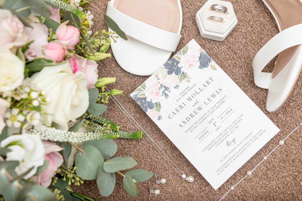 Wedding details photographed naturally – relaxed and romantic planning inspiration