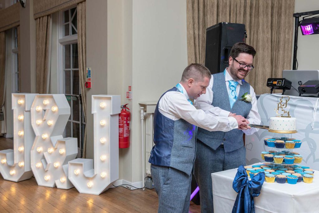Jamie and Jordan cutting the cake