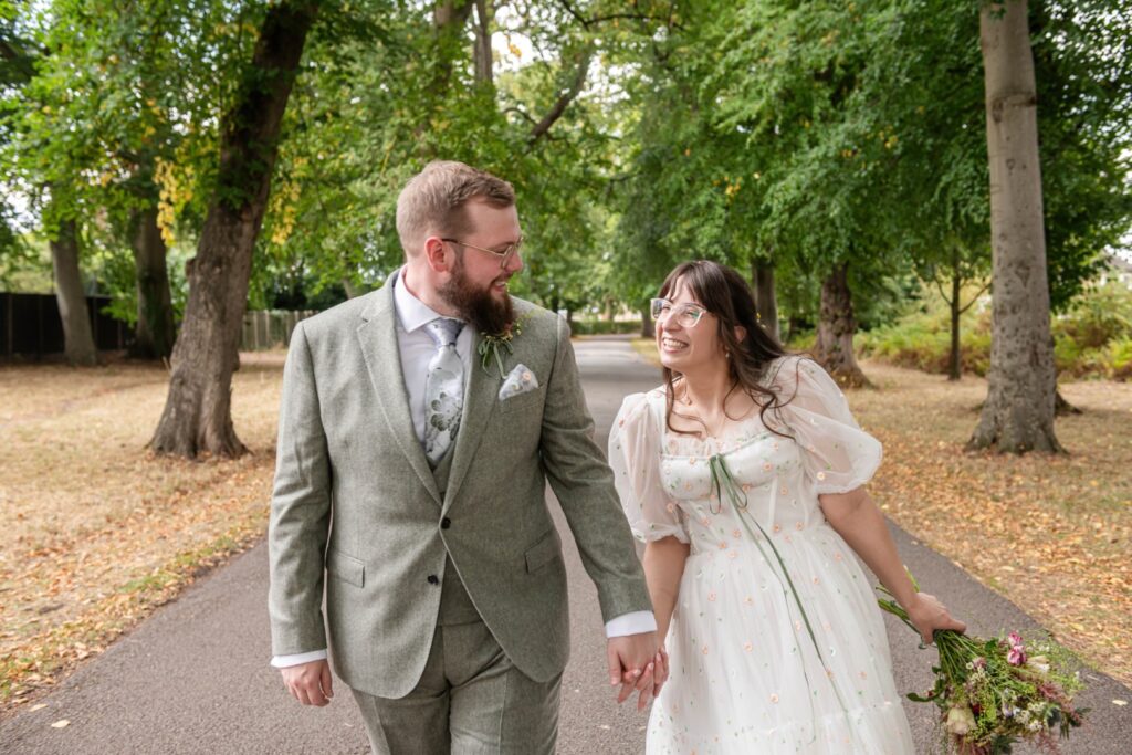 natural wedding photography vs posed couple portrait with relaxed movement