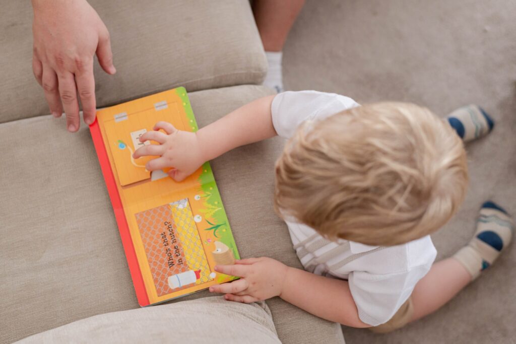 Lifestyle family photography Warwickshire – toddler playing naturally at home