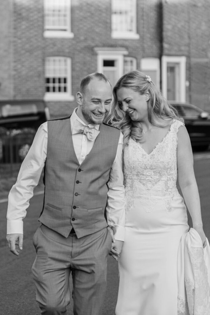 relaxed wedding photography with natural posing